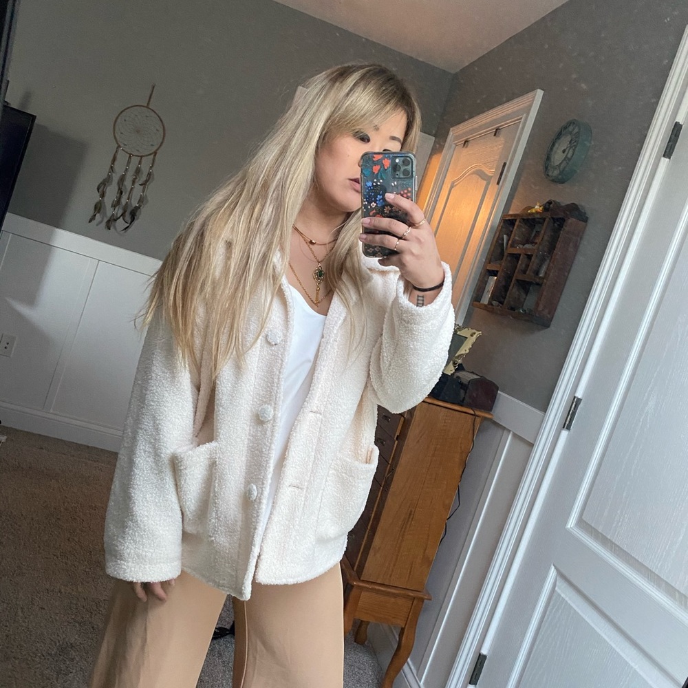 • fuzzy-marled cream coat